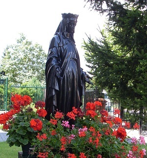marie statue