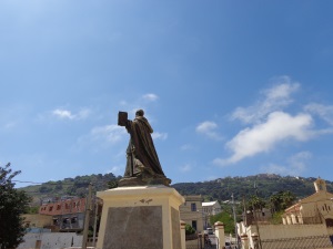 statue Cardinal Lavigerie devant Notre Dame dAfrique